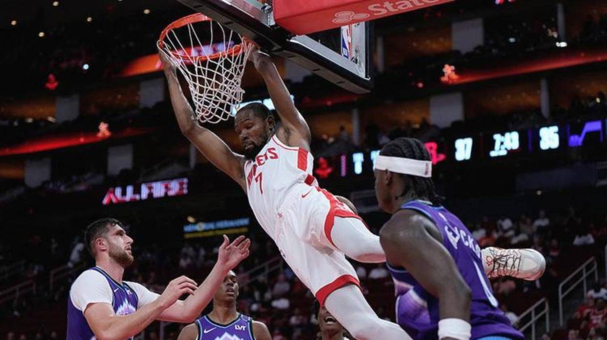 这数据火箭队自己看了都怕，21岁新秀顶替伤将首发打42分钟，技术统计惊艳全场