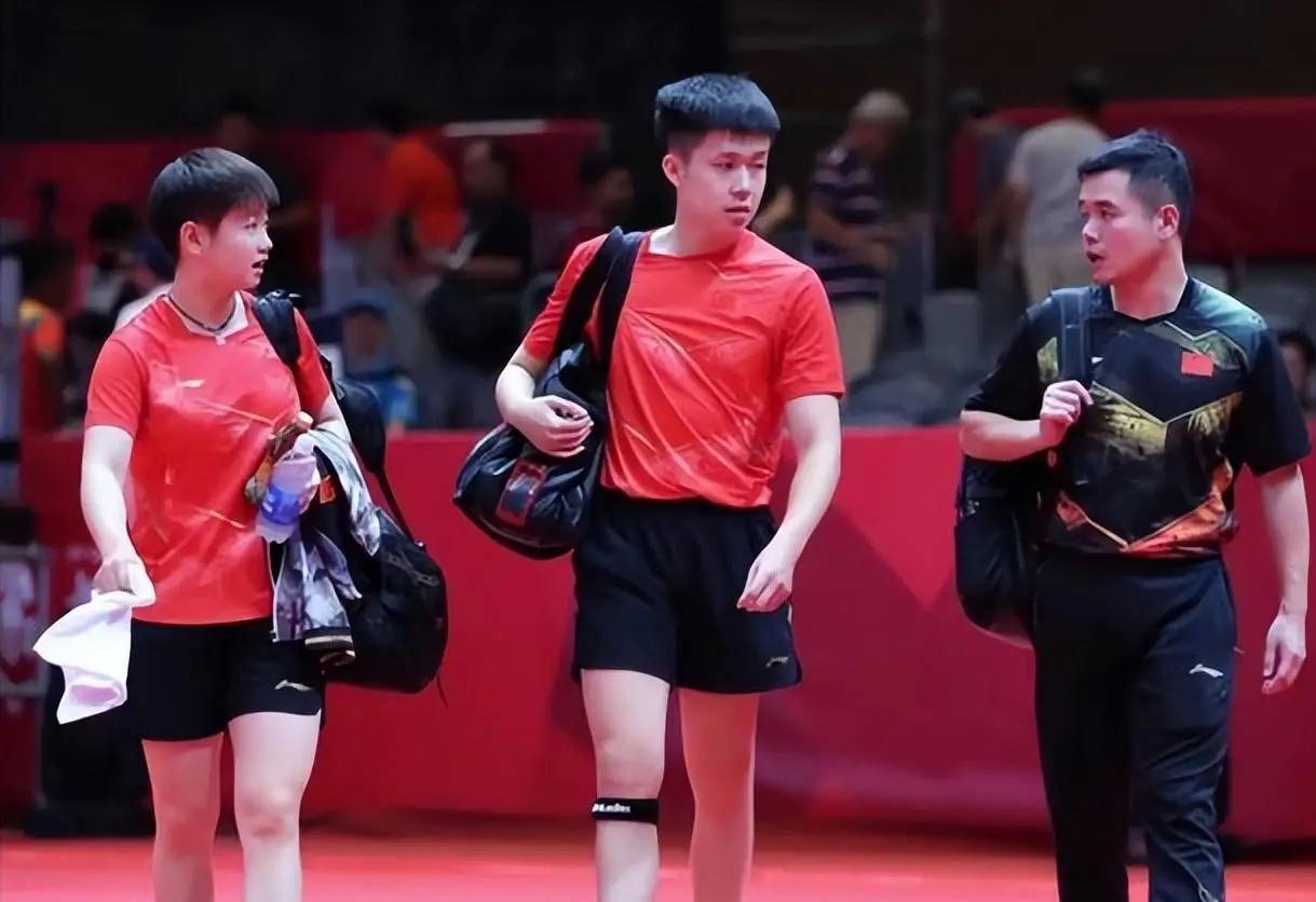 盘外招？陈熠为何频繁换球？陈熠扣杀庆祝，谁看到孙颖莎举动