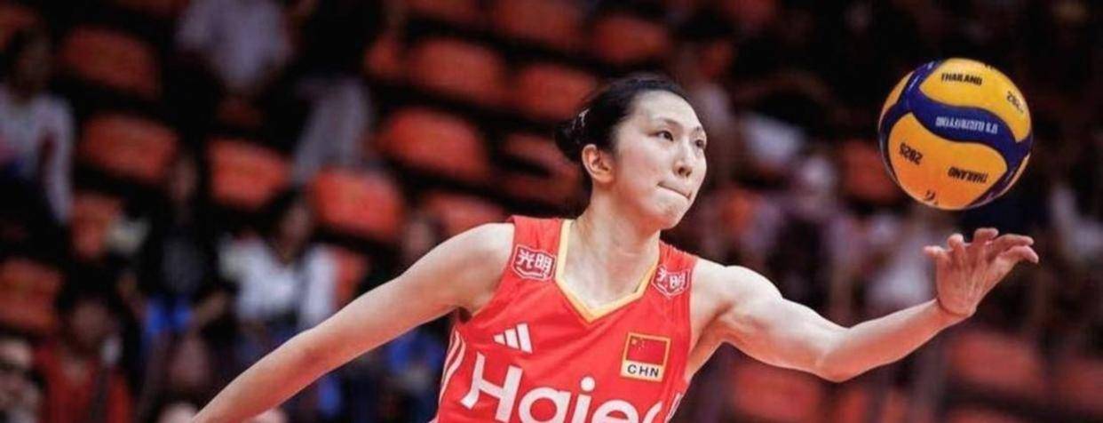 江苏女排半决赛逆袭天津，吴梦洁关键扣杀助球队挺进决赛
