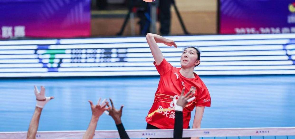 江苏女排半决赛逆袭天津，吴梦洁关键扣杀助球队挺进决赛